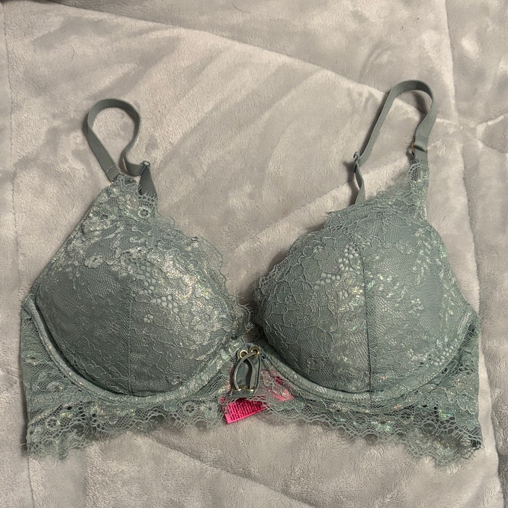 Victoria's Secret La Souza Lace Underwire Bra in Safe Green